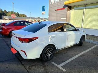2019 Kia Rio IV, белый, 800000 рублей, вид 4