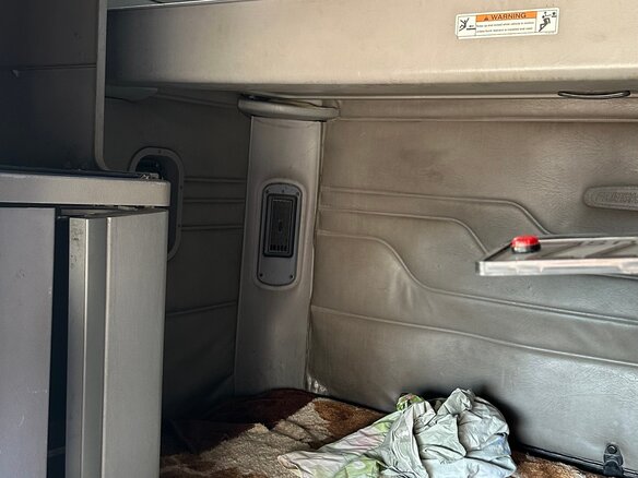 2003 Freightliner Columbia, красный, 1400000 рублей - вид 10