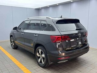 2023 Volkswagen Tharu I, чёрный, 1478111 рублей, вид 4