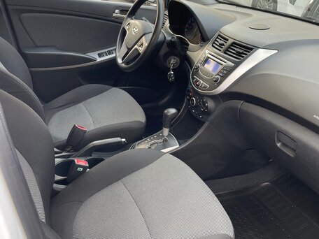 2014 Hyundai Solaris I, белый, 950000 рублей, вид 5