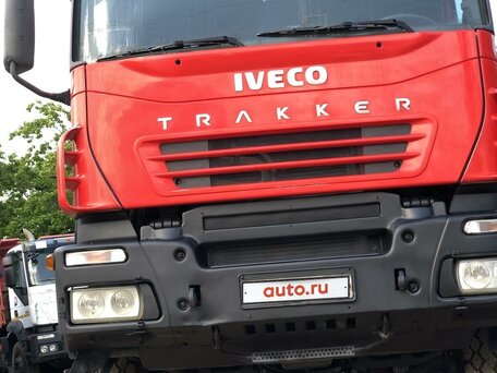 2007 Iveco Trakker, красный, 1700000 рублей, вид 3