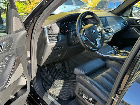 2019 BMW X5 50i IV (G05/G18), чёрный, 5390000 рублей - вид 10