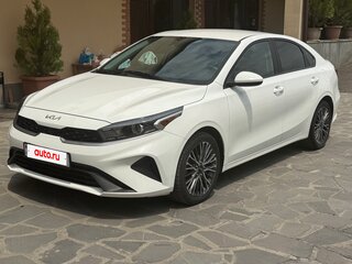 2022 Kia Forte III Рестайлинг, белый, 1600000 рублей, вид 1