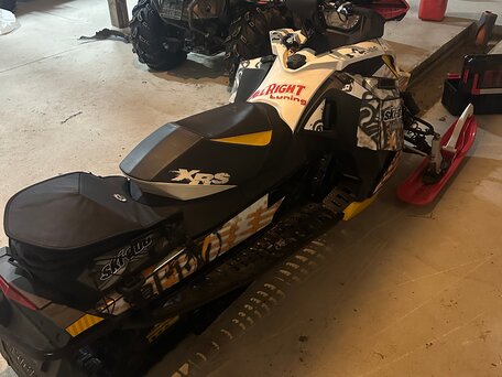 2010 BRP Ski-Doo MXZ X-RS 850, белый, 700000 рублей, вид 3