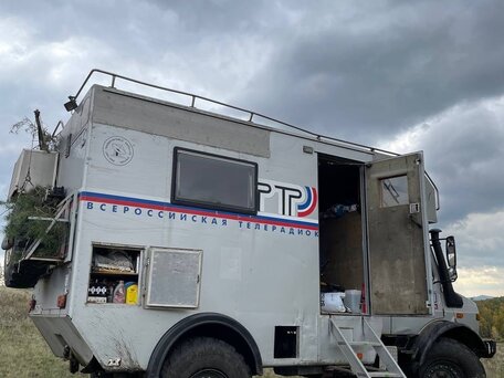 1998 Mercedes-Benz Unimog, серебристый, 10000000 рублей, вид 3