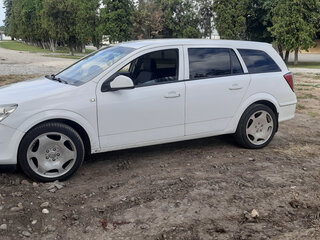 2011 Opel Astra H Рестайлинг, белый, 615000 рублей, вид 1