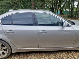 2003 BMW 5 серии 520i V (E60/E61), серебристый, 899990 рублей, вид 2