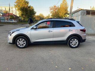 2021 Kia Rio X IV Рестайлинг, серебристый, 1800000 рублей, вид 3