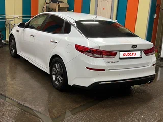 2019 Kia Optima IV Рестайлинг, белый, 1420000 рублей, вид 2