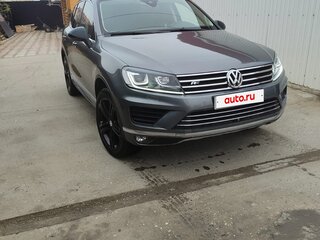 2017 Volkswagen Touareg II Рестайлинг, серый, 3350000 рублей, вид 2