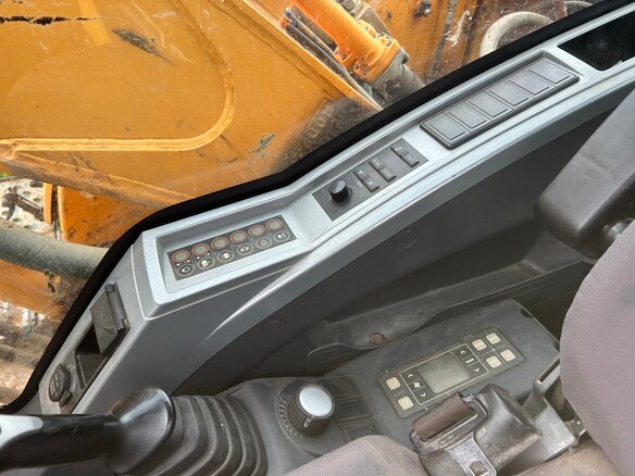 2020 Hyundai R210LC, жёлтый, 8415000 рублей - вид 6