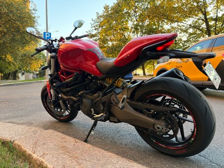 2017 Ducati Monster 821, красный, 760000 рублей, вид 3
