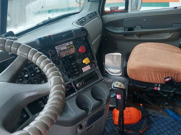 2002 Freightliner Columbia, белый, 1350000 рублей - вид 3