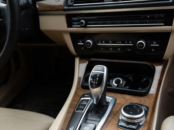 2010 BMW 5 серии 535i VI (F10/F11/F07), чёрный, 2500000 рублей - вид 8