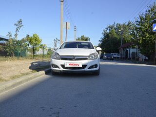 2010 Opel Astra GTC H Рестайлинг, белый, 579000 рублей, вид 4