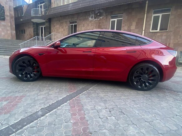 2023 Tesla Model 3 Performance I, красный, 2500000 рублей - вид 1