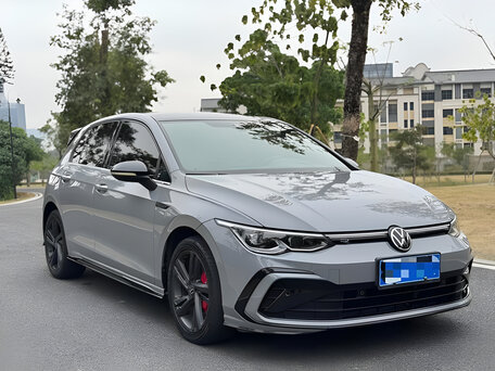 2023 Volkswagen Golf VIII, серый, 1790000 рублей, вид 1