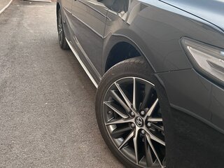 2023 Toyota Camry VIII (XV70) Рестайлинг, чёрный, 4400000 рублей, вид 4