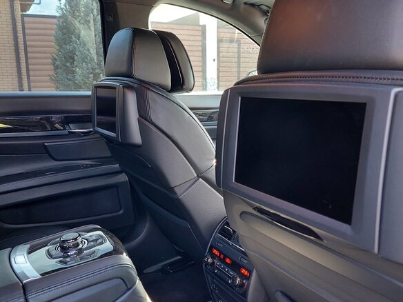 2011 BMW 7 серии 750i V (F01/F02/F04), белый, 5000000 рублей - вид 16