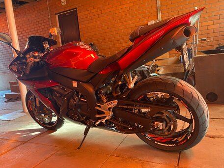 2004 Yamaha YZF-R1, красный, 550000 рублей, вид 4
