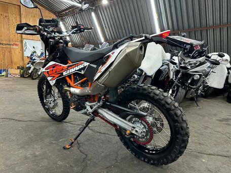 2017 KTM 690 Enduro R, белый, 825000 рублей, вид 5