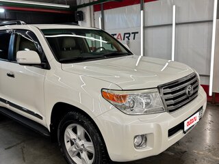 2012 Toyota Land Cruiser 200 Series Рестайлинг 1, белый, 3500000 рублей, вид 3