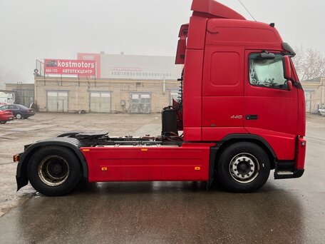 2010 Volvo FH, красный, 2750000 рублей, вид 1