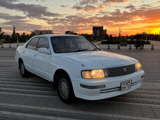 1993 Toyota Crown IX (S140), белый, 500000 рублей, вид 3
