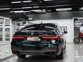 2019 BMW 7 серии Long M760Li xDrive VI (G11/G12) Рестайлинг, чёрный, 8100000 рублей, вид 4