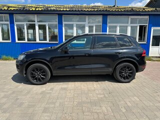 2011 Volkswagen Touareg II, чёрный, 1999999 рублей, вид 2