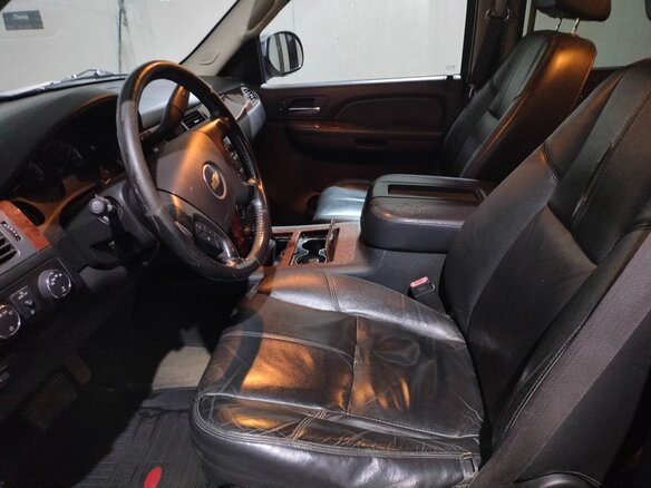 2008 Chevrolet Tahoe III, чёрный, 1600000 рублей - вид 6