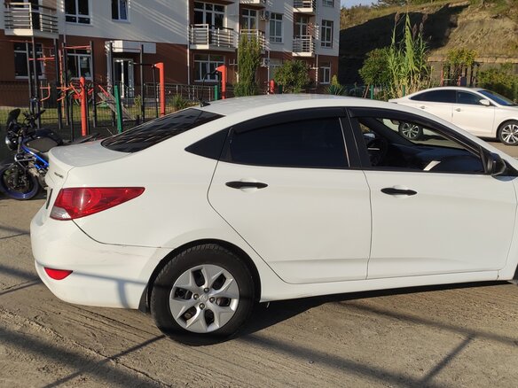 2014 Hyundai Solaris I, белый, 750000 рублей - вид 12