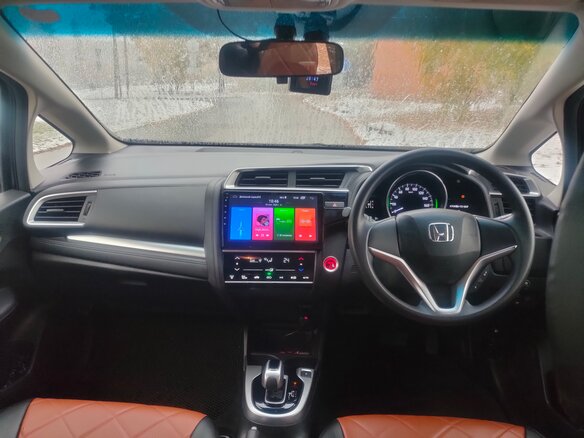 2018 Honda Fit III Рестайлинг, серый, 1480000 рублей - вид 8