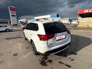 2018 Mitsubishi Outlander III Рестайлинг 2, белый, 2550000 рублей, вид 4