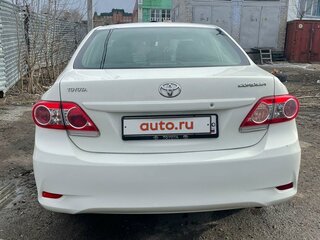 2013 Toyota Corolla X (E140, E150) Рестайлинг, белый, 925000 рублей, вид 4