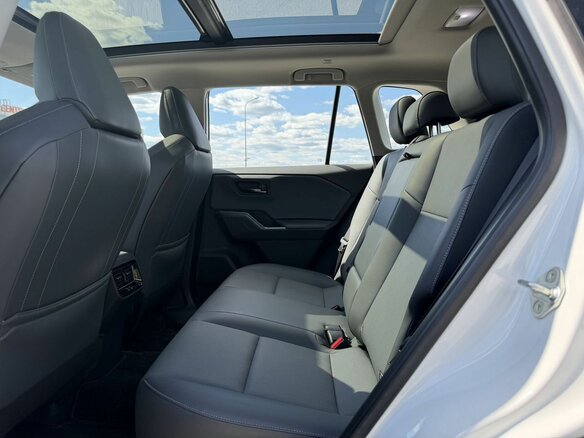 2026 Toyota RAV4 VI (XA60), белый, 4300000 рублей - вид 30