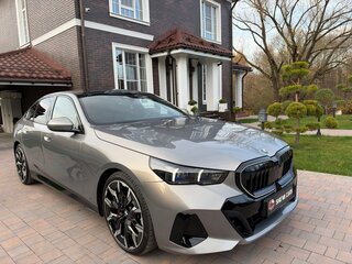 2026 BMW 5 серии 520d xDrive VIII (G60/G61/G68), серый, 9400000 рублей, вид 3