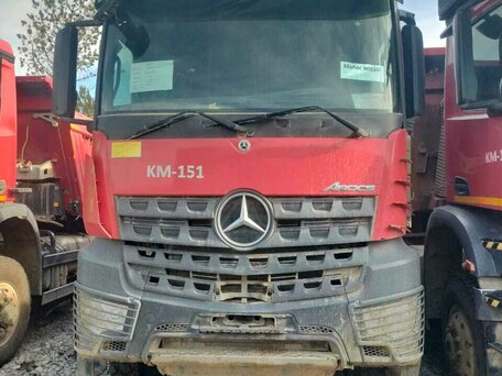 2021 Mercedes-Benz Arocs, красный, 4000000 рублей, вид 3