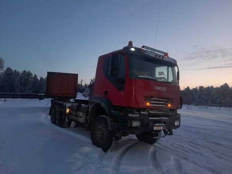 2007 Iveco Trakker, пурпурный, 3500000 рублей, вид 1