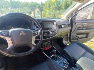 2017 Mitsubishi Outlander III Рестайлинг 2, белый, 2020000 рублей, вид 4
