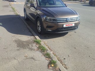 2018 Volkswagen Tiguan II, коричневый, 2909990 рублей, вид 2