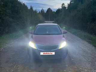 2013 Kia Rio III, красный, 550000 рублей, вид 2