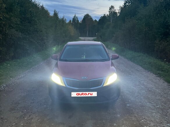 2013 Kia Rio III, красный, 550000 рублей - вид 1