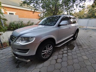 2007 Volkswagen Touareg I Рестайлинг, серебристый, 1250000 рублей, вид 1