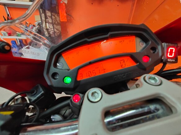 2009 Ducati Monster 696, красный, 480000 рублей - вид 4