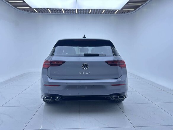 2023 Volkswagen Golf VIII, голубой, 1670000 рублей - вид 3