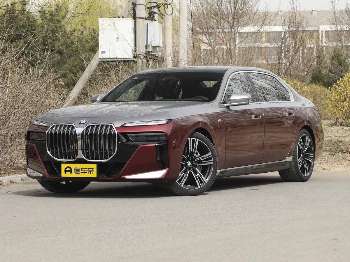 Открыть фотографии: BMW 7 серии VII (G70)