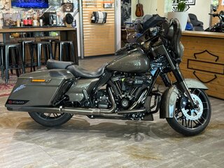 2021 Harley-Davidson CVO Street Glide, серый, 3400000 рублей, вид 3