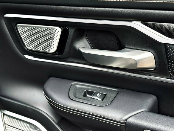 2026 Ram 1500 Crew Cab V Рестайлинг, серый, 9660000 рублей - вид 11