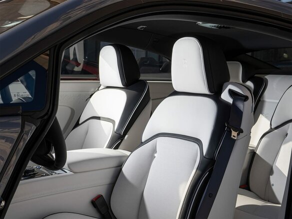 2026 Rolls-Royce Spectre Black Badge I Рестайлинг (Series II), серый, 72000000 рублей - вид 14